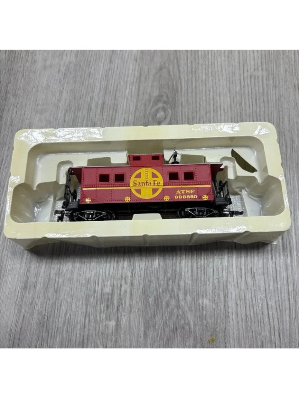 Life-like 8466 40' Box Car Ajax and Santa Fe Caboose 8542